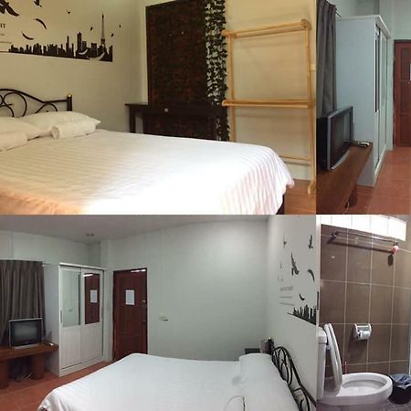 Blue Moon House - A Budget Hostel For Easy Travellers Chiang Mai Esterno foto