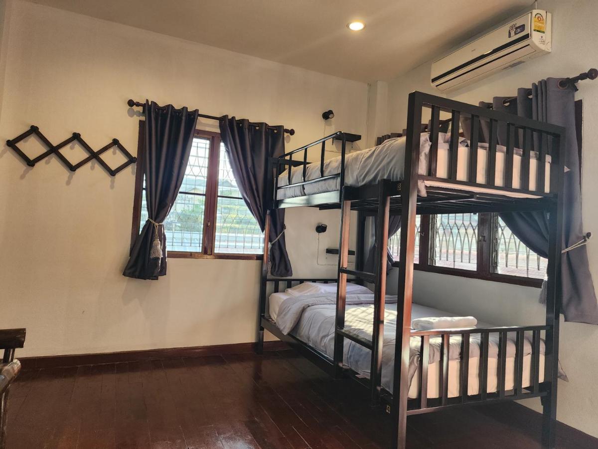 Blue Moon House - A Budget Hostel For Easy Travellers Chiang Mai Esterno foto