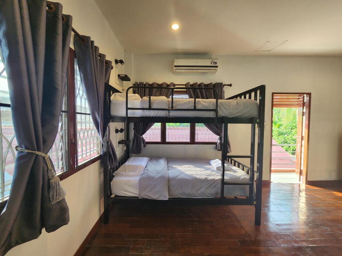Blue Moon House - A Budget Hostel For Easy Travellers Chiang Mai Esterno foto