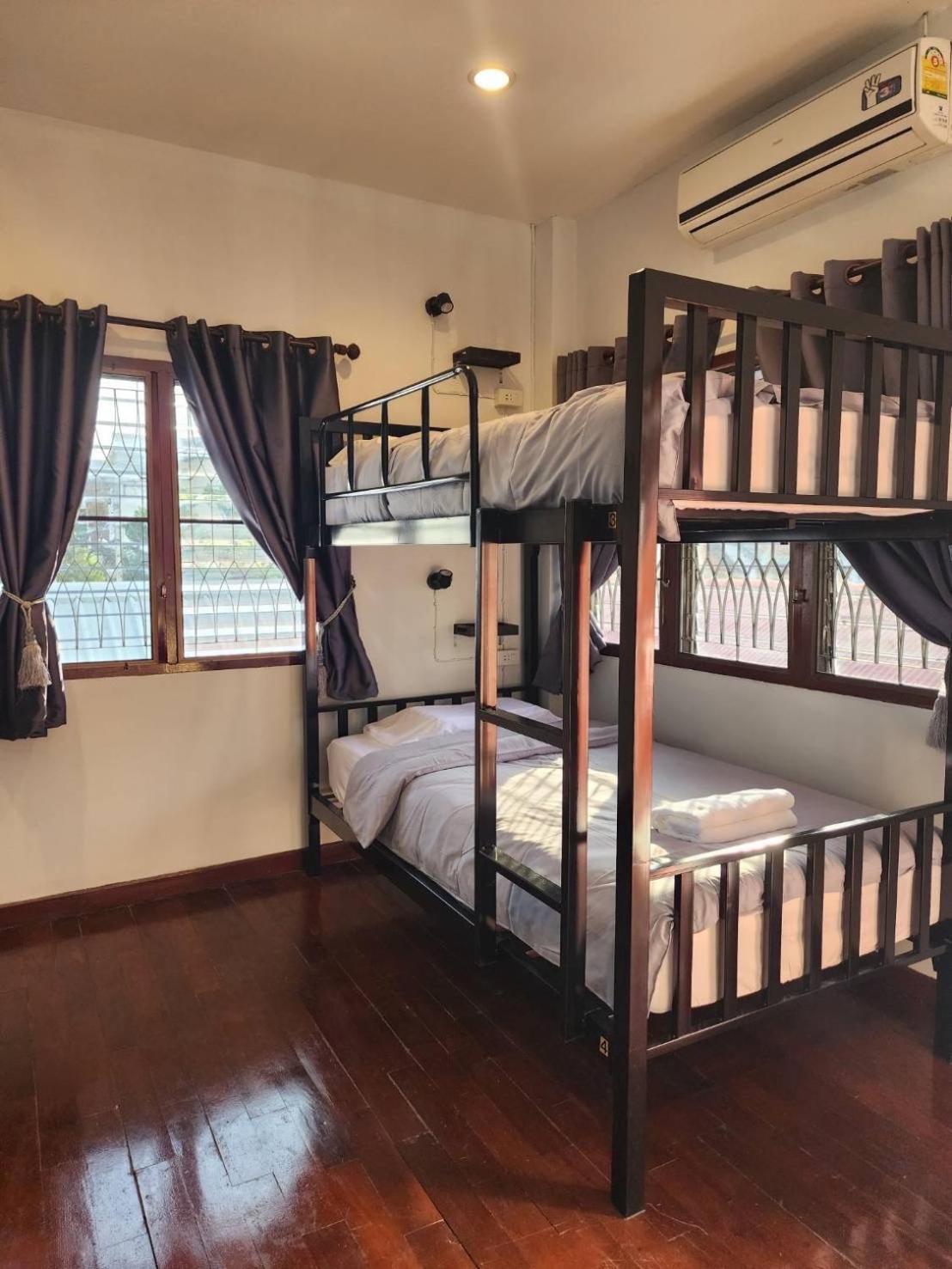 Blue Moon House - A Budget Hostel For Easy Travellers Chiang Mai Esterno foto